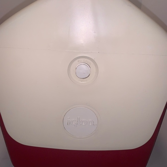 Igloo: “Coke” Cooler Great Condition! The E In “Enjoy” Is Faded on 1 Side - Picture 7 of 12